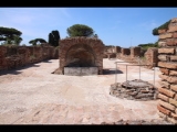 07379 ostia - regio iv - insula iii - domus delle colonne (iv,iii,1) - raum (d) - hof - nymphaeum - bli ri suedwesten - 06-2024.jpg